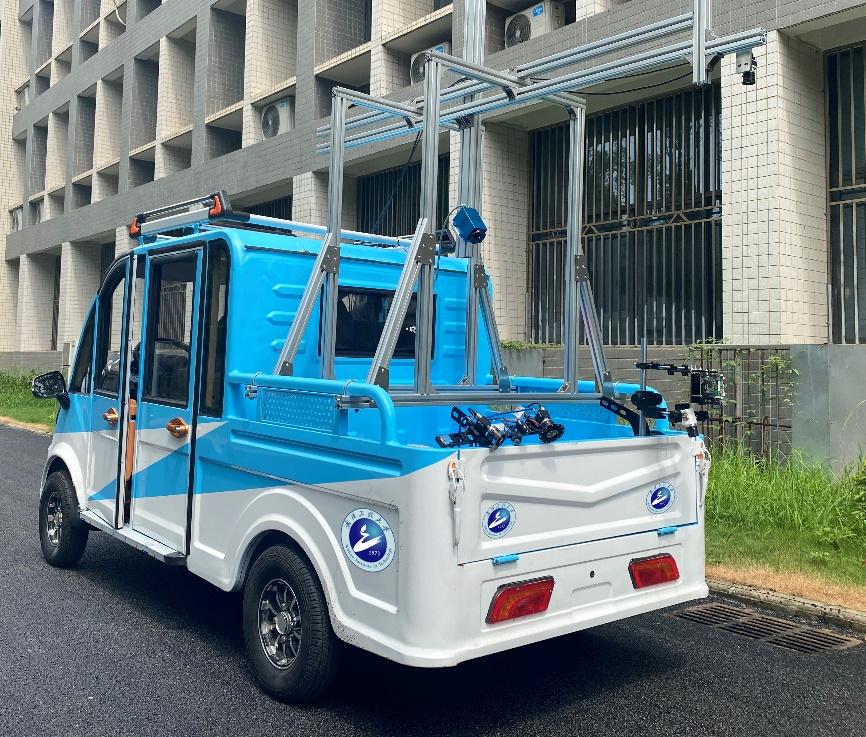 图7 太阳集团官网自主研制的道路缺陷/机场路面异物检测车
